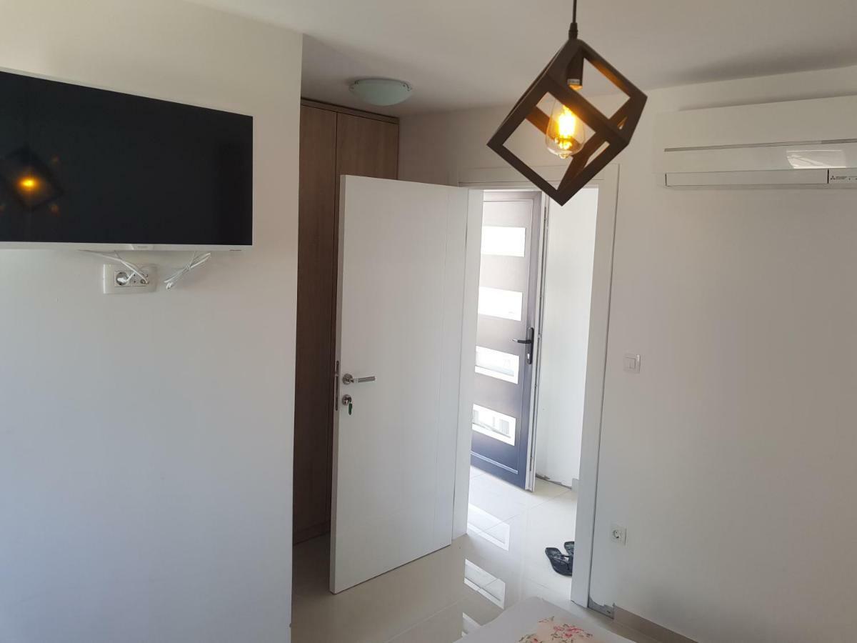 Elizabeta Deluxe Rooms Biograd Na Moru Bagian luar foto